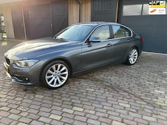 BMW 3-serie - 330e, HYBRIDE, LEER , NAVI , TREKHAAK, DUBBELSET WIELEN MET NW WINTERBANDEN