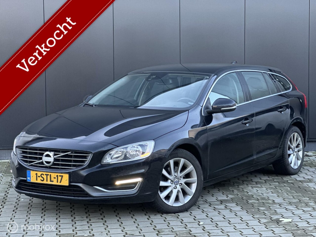 Volvo V60 - 2.0 D4 R-Design | CRUISE | CLIMA | NAVI | - AutoWereld.nl