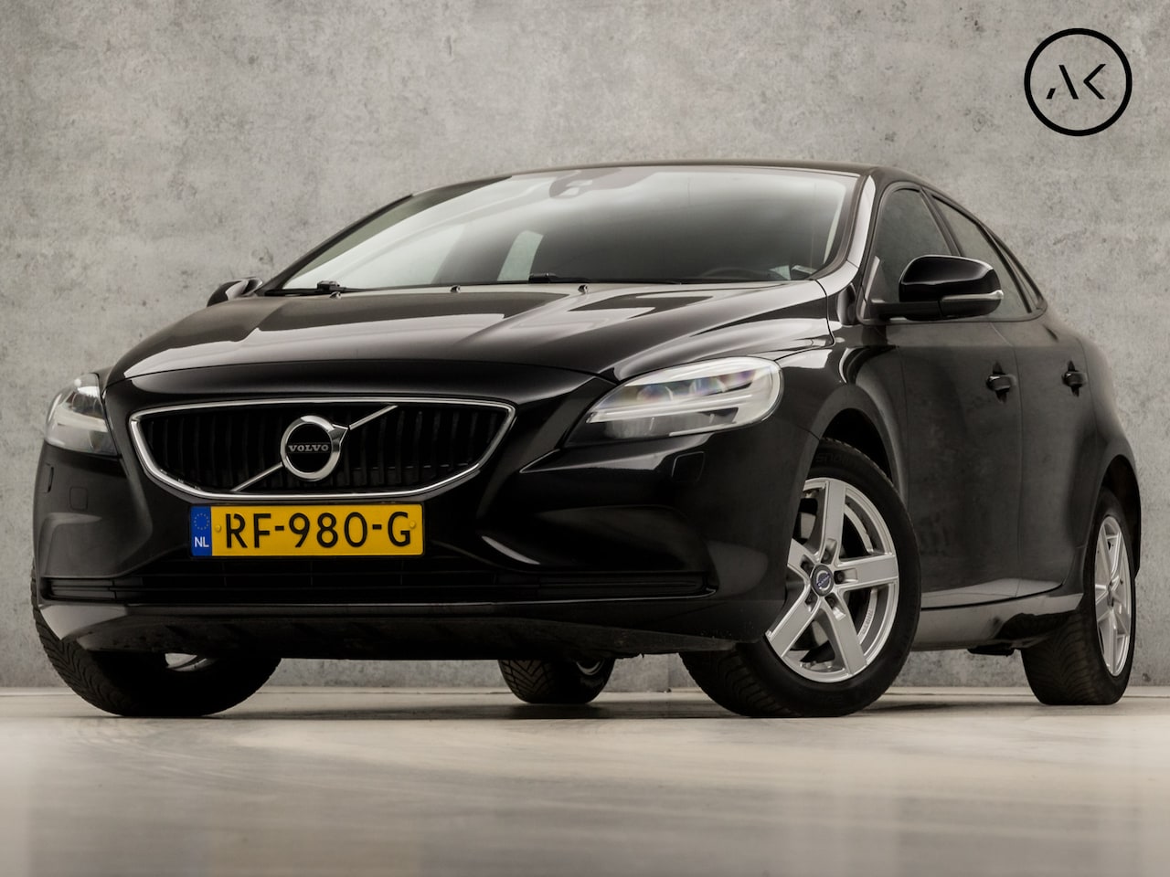 Volvo V40 - 2.0 T3 Nordic+ Sport 153Pk (NAVIGATIE, CLIMATE, STOELVERWARMING, LEDER, SPORTSTOELEN, LED - AutoWereld.nl