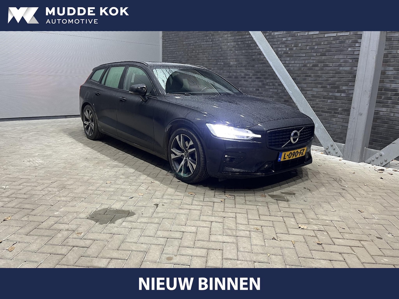 Volvo V60 - B3 R-Design | Panoramadak | harman/kardon | ACC | Trekhaak | BLIS | Sportstoelen - AutoWereld.nl