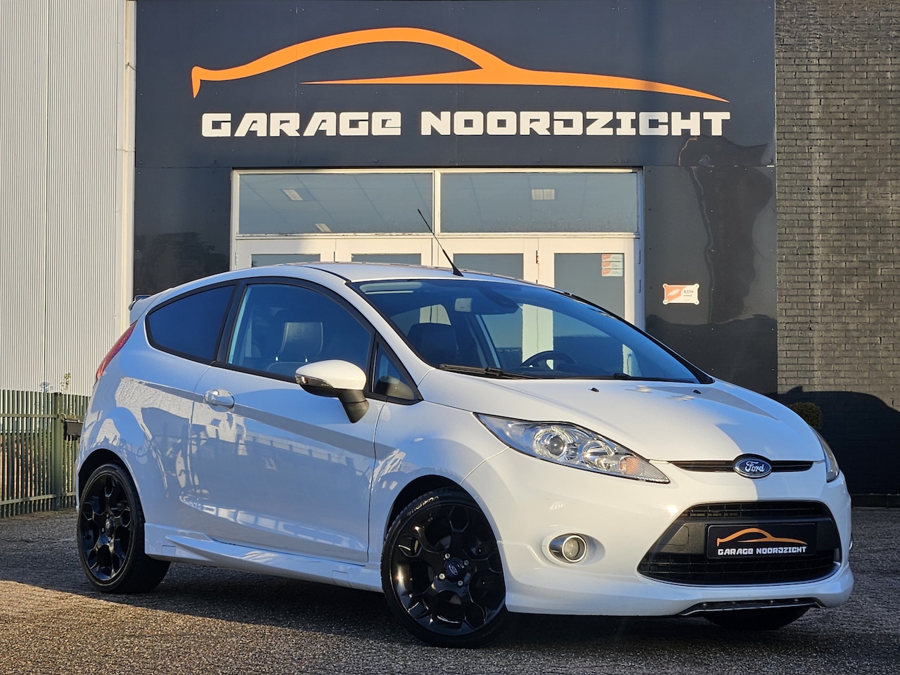 Ford Fiesta - 1.6 Metal 135PK CRUISE CONTROL|LEDER|STOELVERWARMING|KEY LESSGO|PDC|USB|ECC/AIRCO|GETINT G - AutoWereld.nl