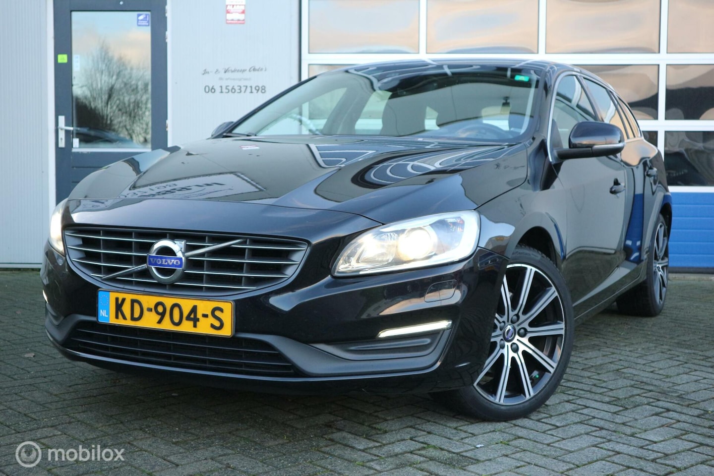 Volvo V60 - 2.0 D2 Nordic+ ECC/NAVIGATIE/PDC/XENON/NAP - AutoWereld.nl