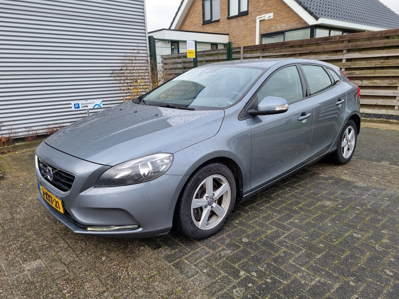 Volvo V40 - 2.0 D4 Momentum Business 190pk Bj:2014 NAP! - AutoWereld.nl