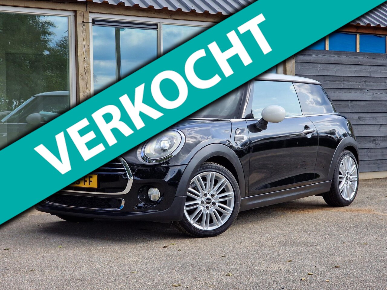 MINI Cooper - 1.5 Cooper Chili (Panodak / Half leder / Climate / Cruise / 17 Inch / Navi / PDC) - AutoWereld.nl