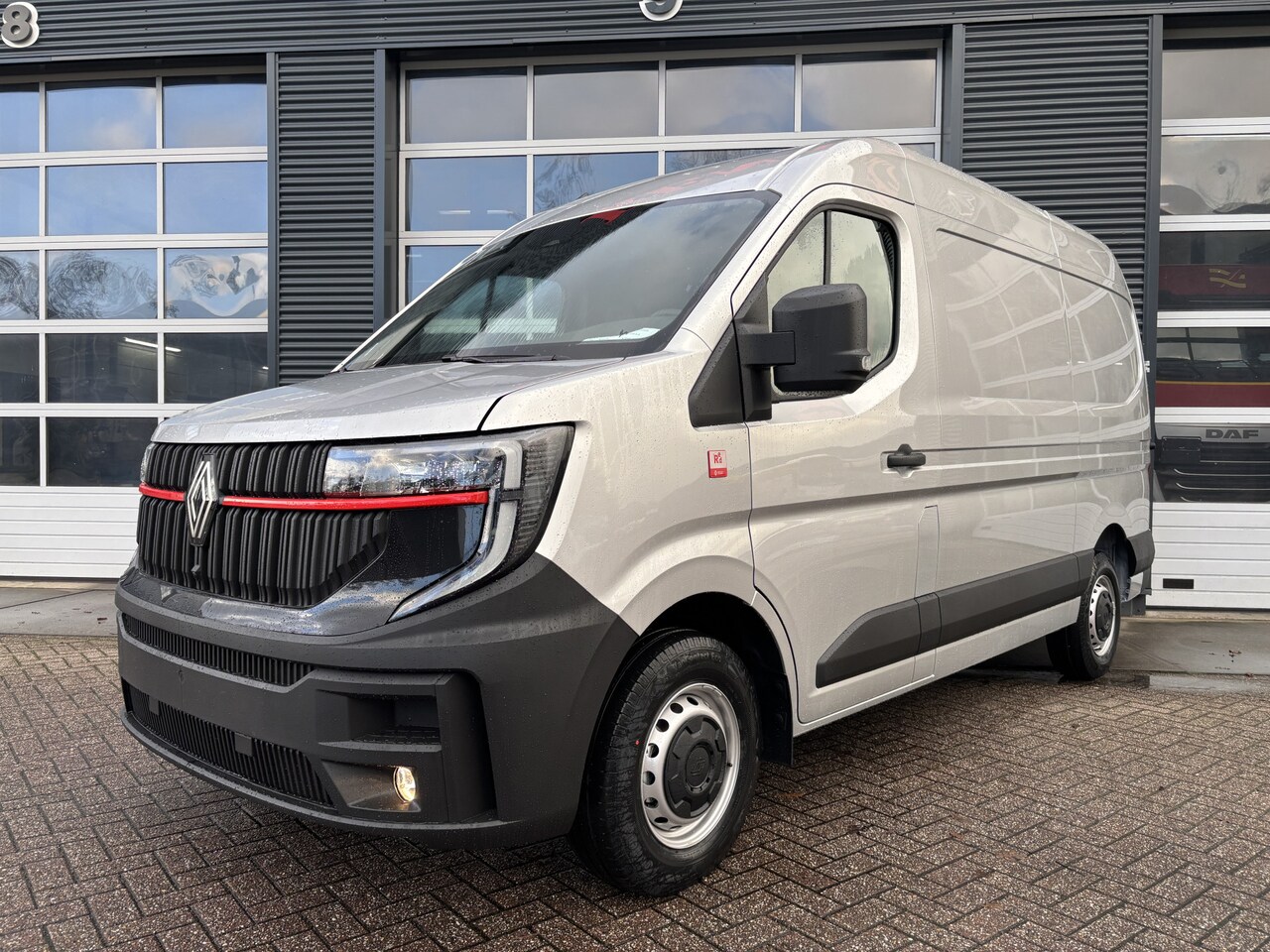 Renault Master - L3H2, 170PK, Nieuw en BPM vrij! Carplay, Trekhaak, 2 schuifdeuren, Mistlampen - AutoWereld.nl