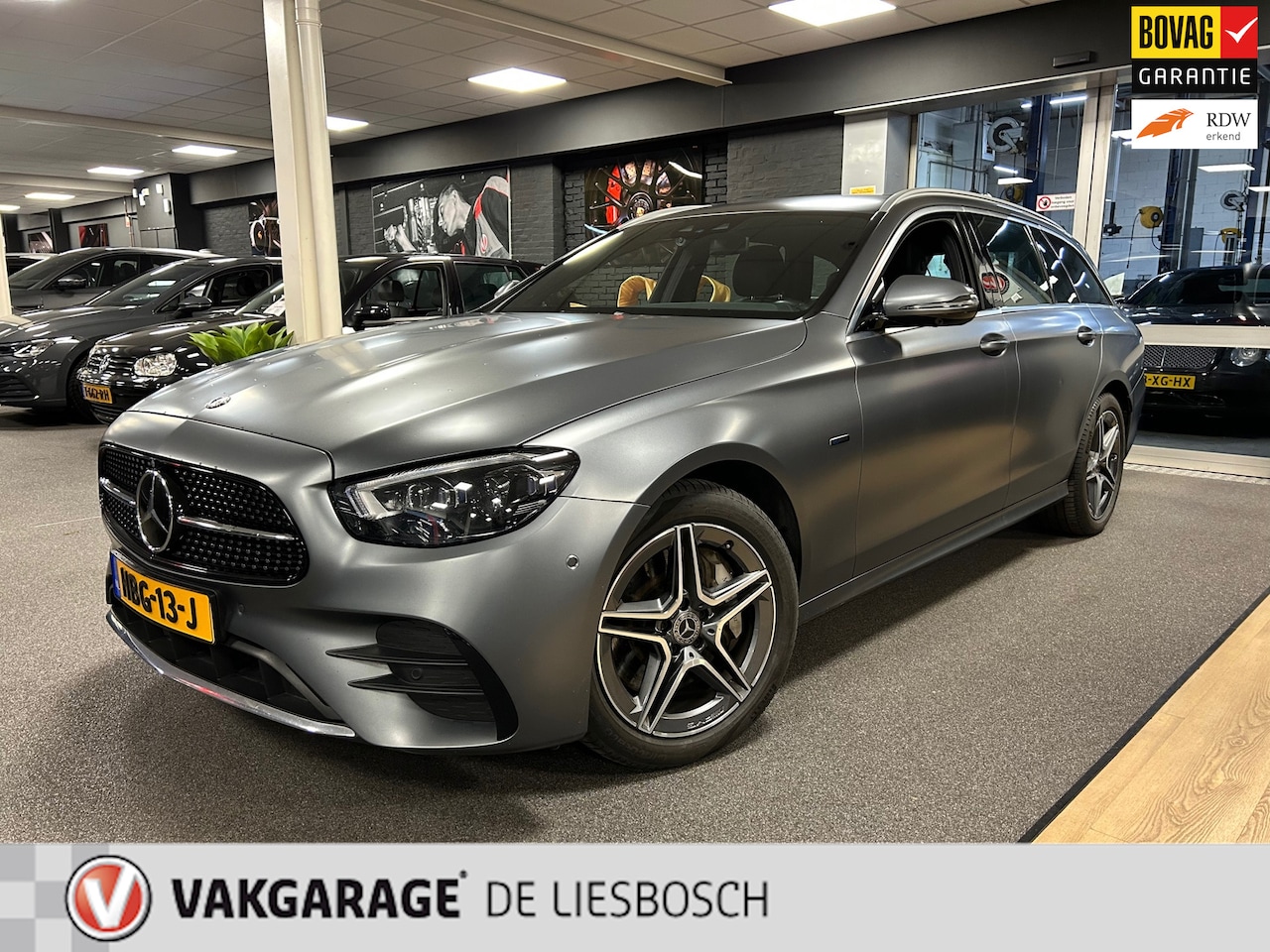 Mercedes-Benz E-klasse Estate - 300 e AMG Line / night pakket / head-up / navi / 360 camera / wide-screen - AutoWereld.nl