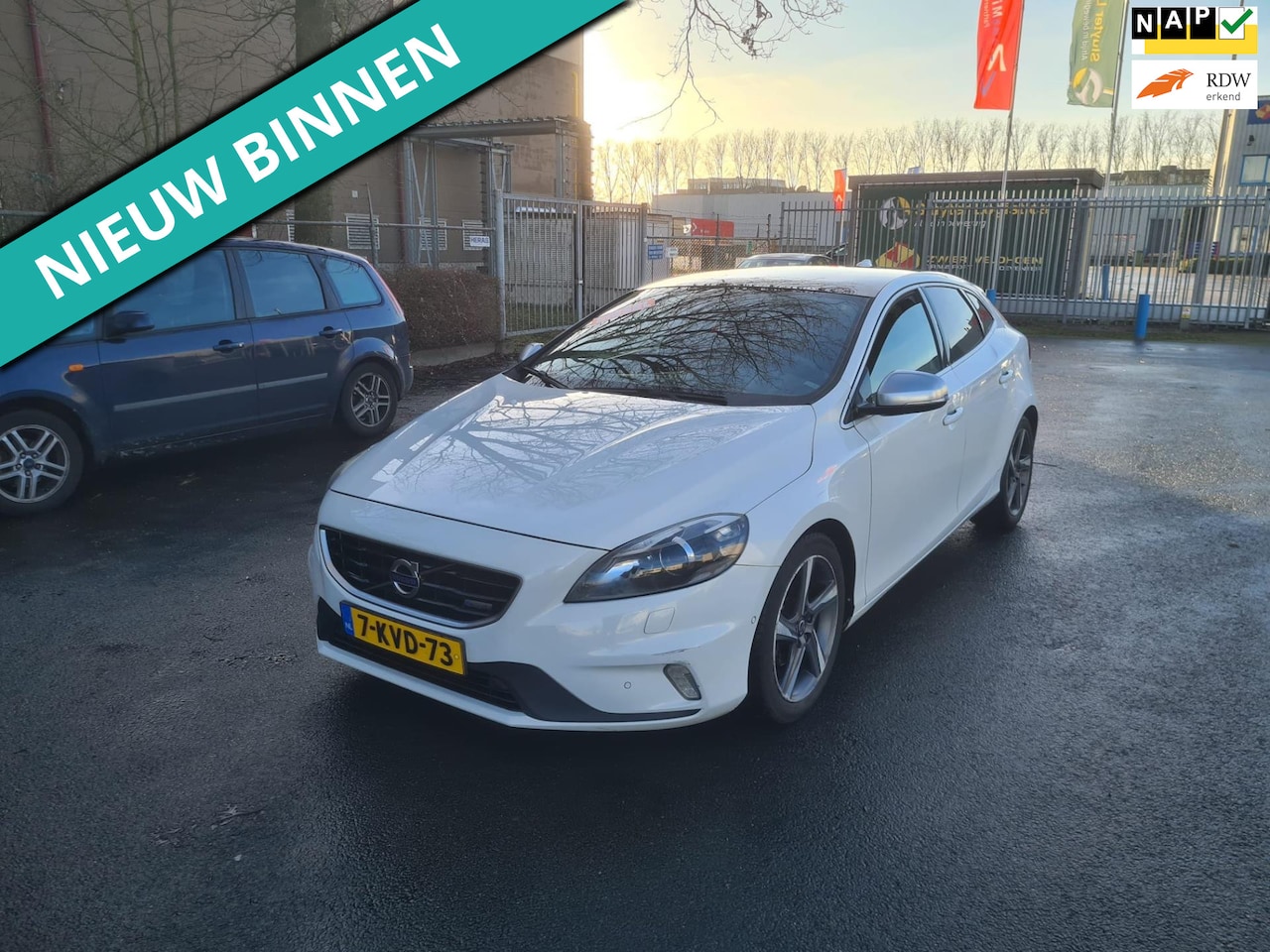 Volvo V40 - 1.6 D2 R-Design VOL OPTIE,S EN TOP ONDER HOUDEN VOLVO - AutoWereld.nl