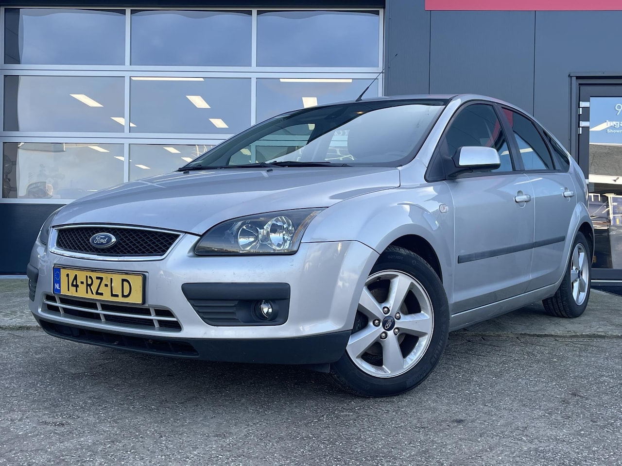 Ford Focus - 1.6-16V Futura |Airco | Trekhaak | Cruise Control | - AutoWereld.nl