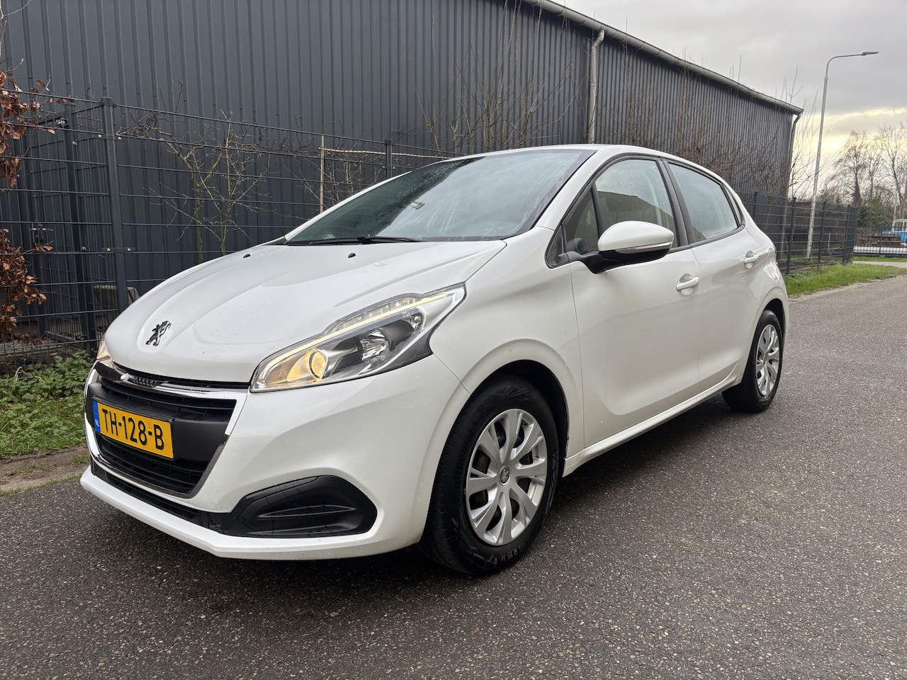 Peugeot 208 - 1.2 PureTech Active / AIRCO / NAVI / CRUISE / 128dkm! NAP! - AutoWereld.nl