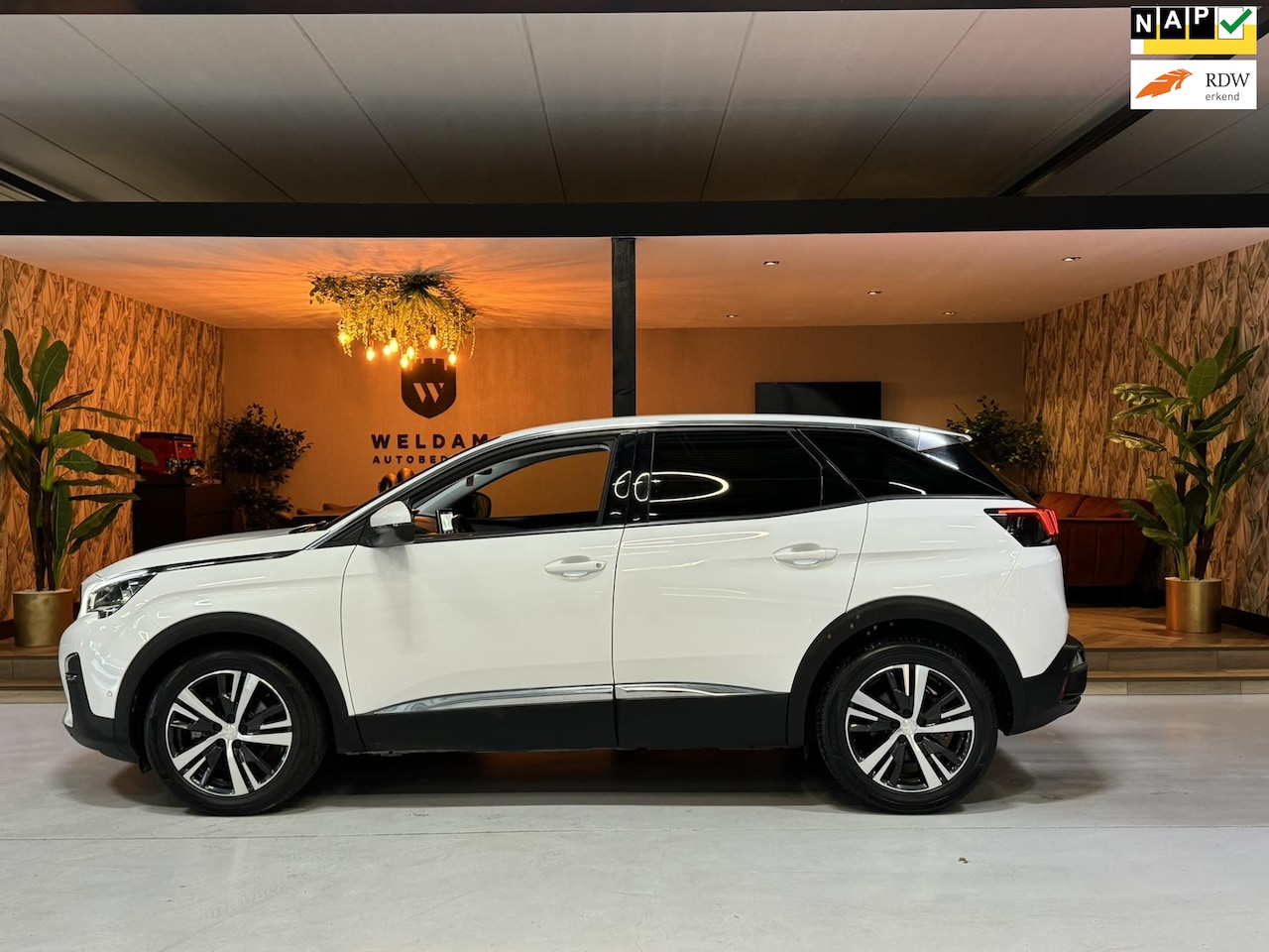 Peugeot 3008 - 1.2 PureTech Allure Garantie Trekhaak Navi Cruise Clima LED Rijklaar - AutoWereld.nl