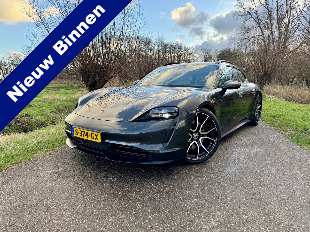 Porsche Taycan Sport Turismo - 79 kWh / Panoramadak / Sport Chrono Pakket / Luchtvering / 21"LM / Memory Stoelen / Wit Le - AutoWereld.nl