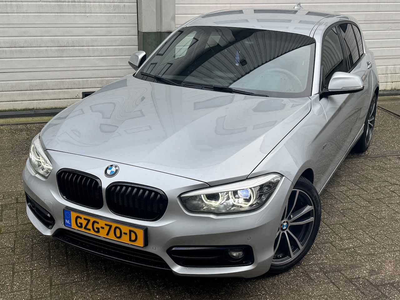 BMW 1-serie - 118i M stuur Sport Line Shadow Auto/Xenon/Led/Cruisec/Navi - AutoWereld.nl