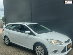 Ford Focus - 1, 6/Airco/cruise/bluetooth/trekhaak/onderhoud/Aux