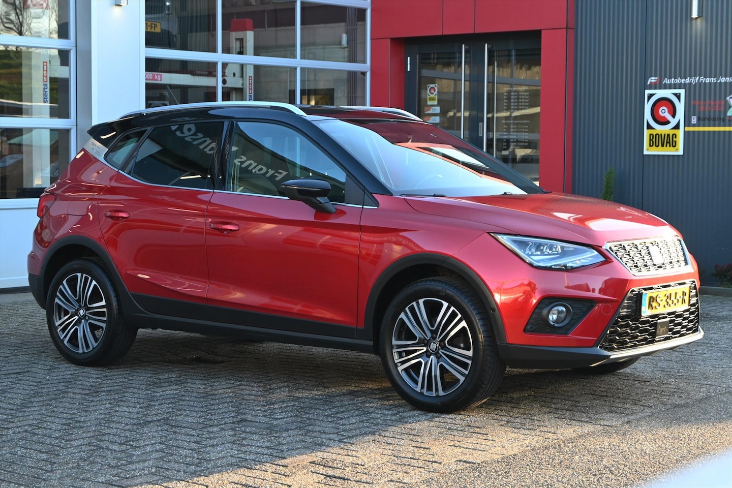 Seat Arona - 1.0 TSI 116pk | Trekhaak | Navi | Camera | Keyless | Automatisch inparkeren - AutoWereld.nl