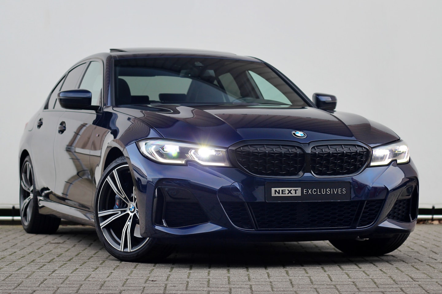 BMW 3-serie - M340i xDrive High Executive | Pano | Laser | 19 inch | Camera - AutoWereld.nl