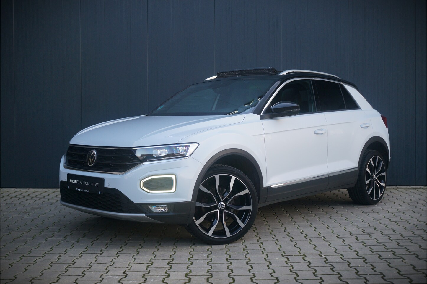 Volkswagen T-Roc - 1.5 TSI Sport | Panoramadak | Camera | Automaat | Virtual | PDC | Apple Carplay | Ambient - AutoWereld.nl