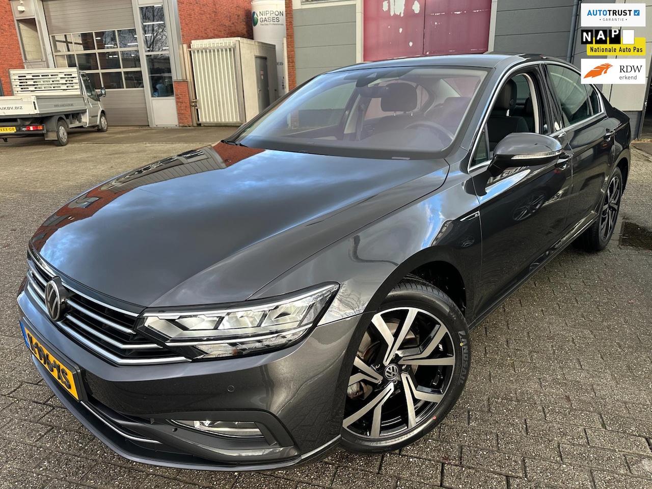 Volkswagen Passat - 1.5 TSI R-LINE 2021 DSG FACE-LIFT VIRTUAL-COCKPIT CAMERA NAP - AutoWereld.nl