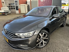 Volkswagen Passat - 1.5 TSI R-LINE 2021 DSG FACE-LIFT VIRTUAL-COCKPIT CAMERA NAP