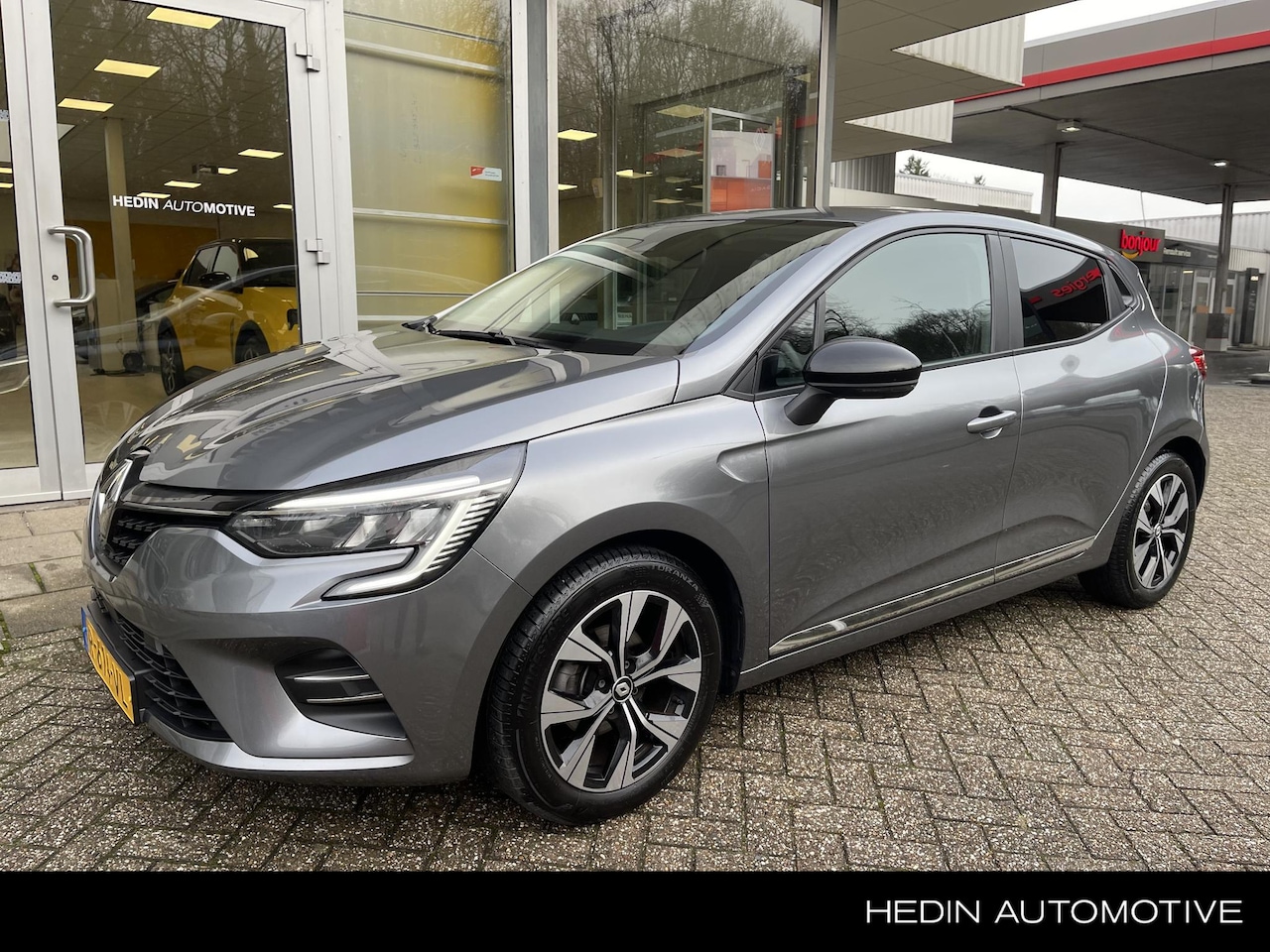 Renault Clio - TCe 90PK Evolution | SENSOREN | AIRCO | CARPLAY/ANDROID AUTO | 16INCH LICHTMETAAL | - AutoWereld.nl