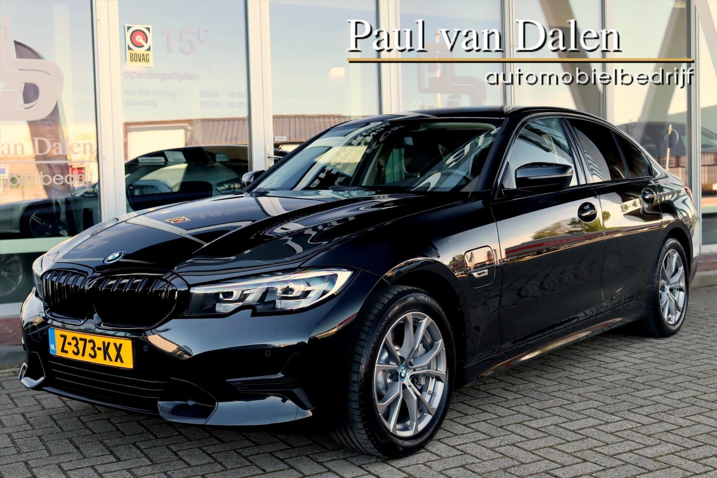 BMW 3-serie - (g20) 330e 292PK AUTOMAAT SPORT LINE SHADOW LINE | Navi | Trekhaak | Led | Sfeerverlichtin - AutoWereld.nl