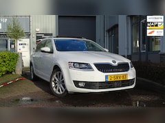 Skoda Octavia Combi - 1.2 TSI Greentech Elegance Businessline Pano / Adaptive / El.achterklep /Bi Xenon / Led /