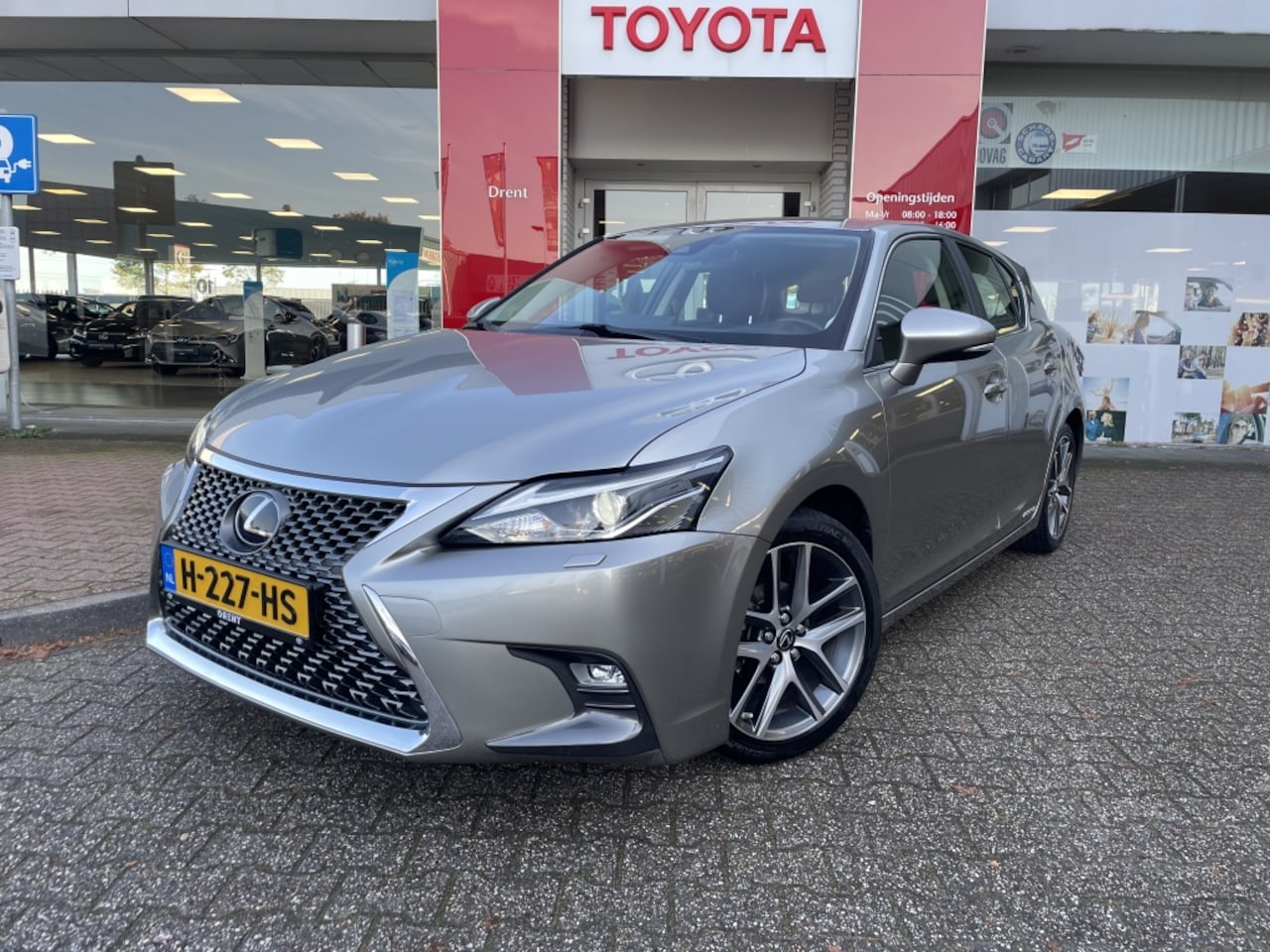 Lexus CT 200h - Business Line Pro | Navi | Schuifkanteldak | Achteruitrijca - AutoWereld.nl