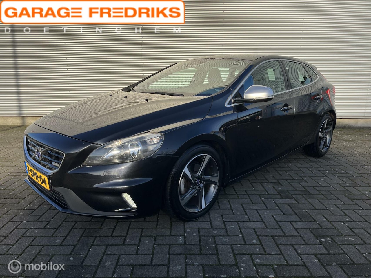 Volvo V40 - 1.6 D2 R-Design | Navigatie | Cruise | - AutoWereld.nl