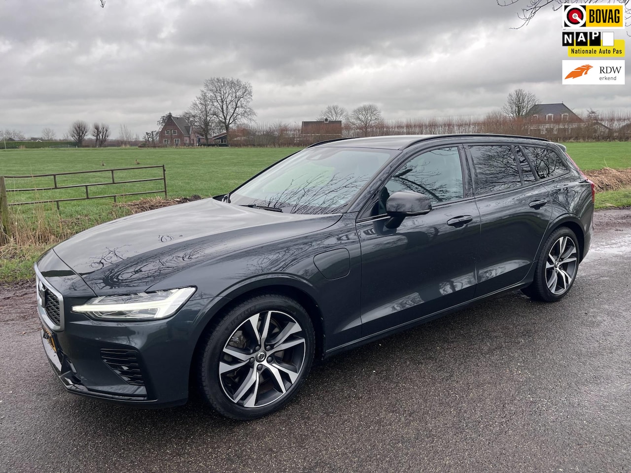 Volvo V60 - 2.0 T8 Twin Engine AWD R-Design 2.0 T8 Twin Engine AWD R-Design - AutoWereld.nl