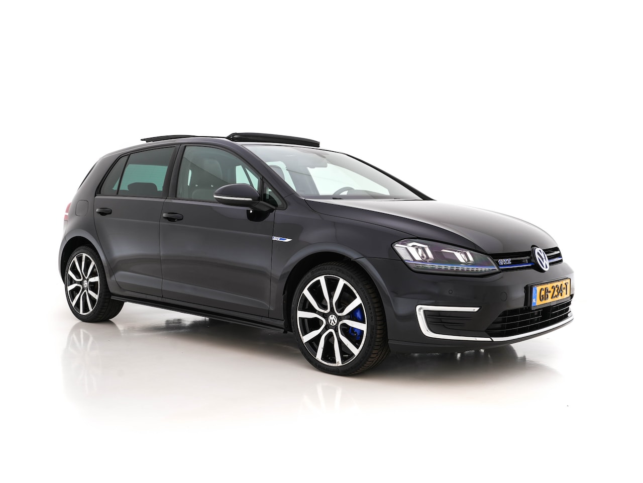 Volkswagen Golf - 1.4 TSI GTE Executive-Plus-Pack Aut. *PANO | FULL-LEATHER | ADAPTIVE-CRUISE | FULL-LED | K - AutoWereld.nl