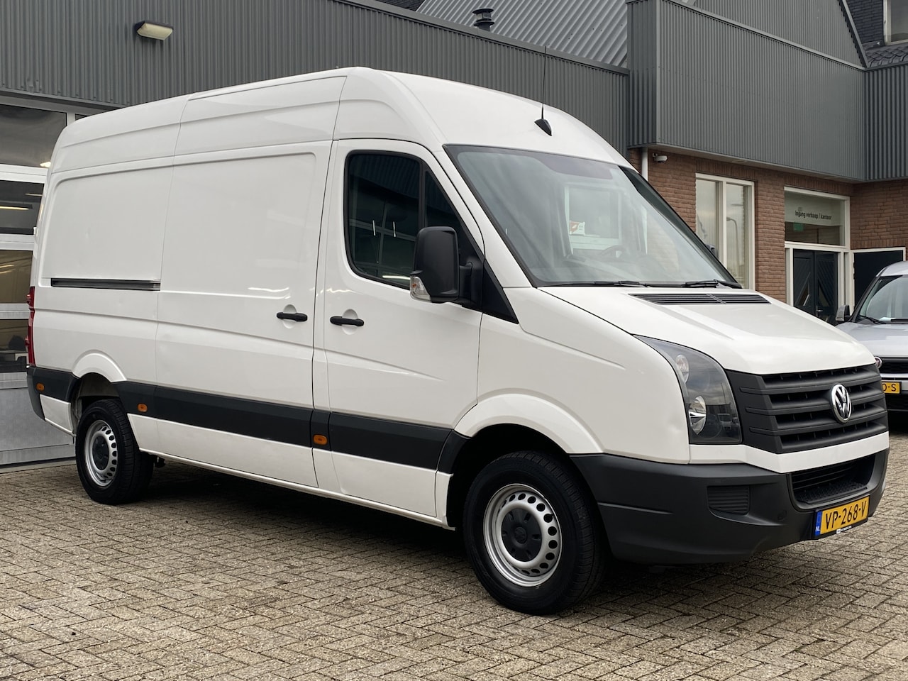 Volkswagen Crafter - 35 2.0 TDI L2H2 Kast Inrichting Trekhaak 3500kg Airco Cruise controle Werkplaats Lang hoog - AutoWereld.nl