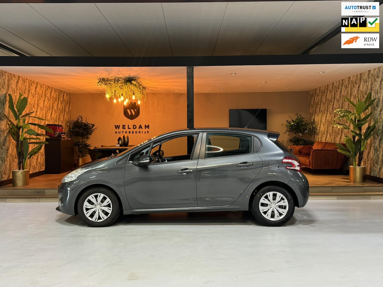 Peugeot 208 - 1.6 e-HDi Blue Lease NAP Cruise Airco Nieuwe APK Rijklaar - AutoWereld.nl