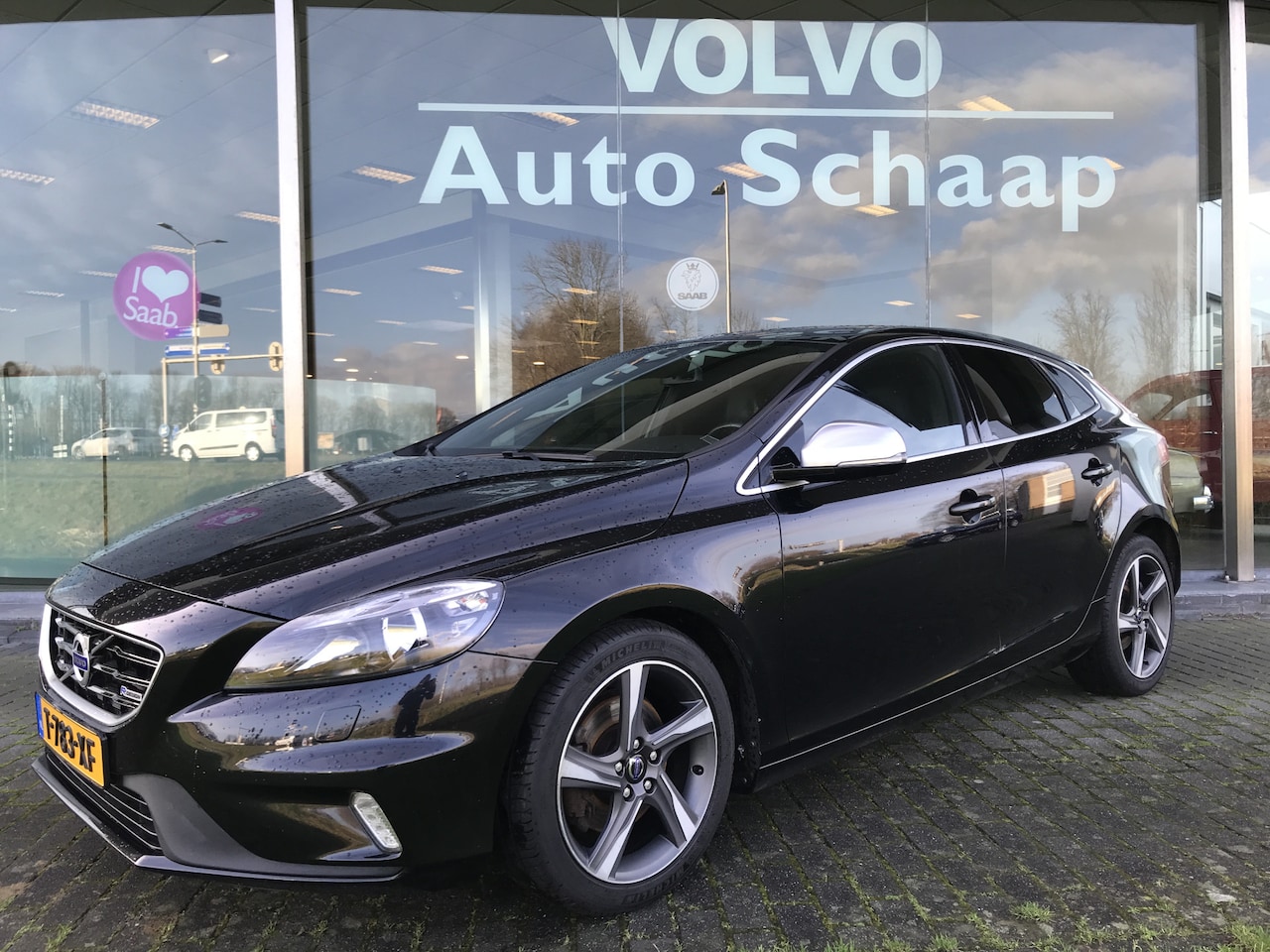 Volvo V40 - 1.6 T3 R-Design | Rijklaar incl 12 mnd Bovag | Donker glas Camera Verwarmbaar voorruit - AutoWereld.nl