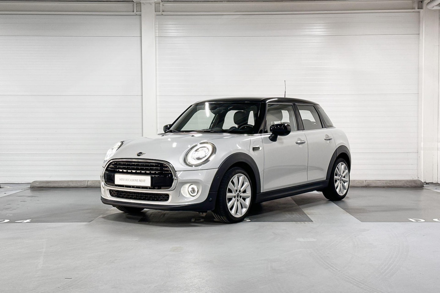 MINI Cooper - 5-deurs | Stoelverwarming |  Harman Kardon | Park Distance Control - AutoWereld.nl