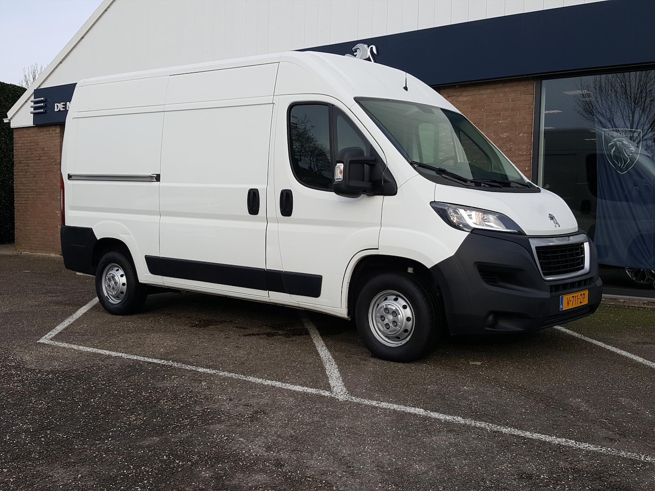 Peugeot Boxer - GB 335 L2H2 BlueHDi 130PK Premium | VERLENG&VERHOOGD | AIRCO | VERSTELBARE PASSAGIERSTOEL - AutoWereld.nl