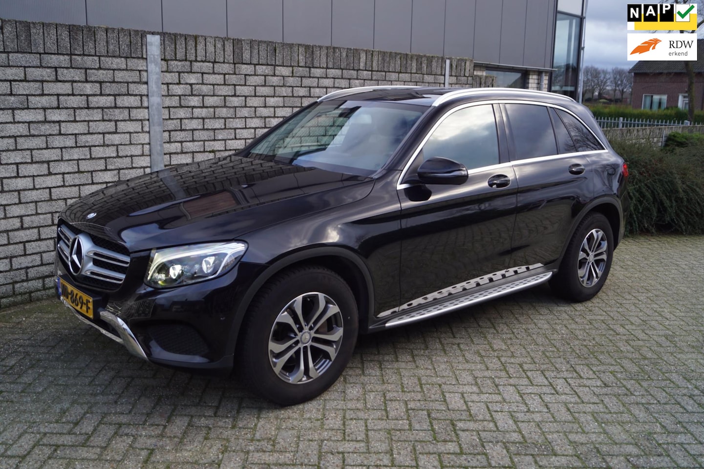 Mercedes-Benz GLC-klasse - 250 4MATIC Ambition Autom Leder/Alcantara Sportst Navi Clima LED Koplampen Cruise 2x PDC L - AutoWereld.nl