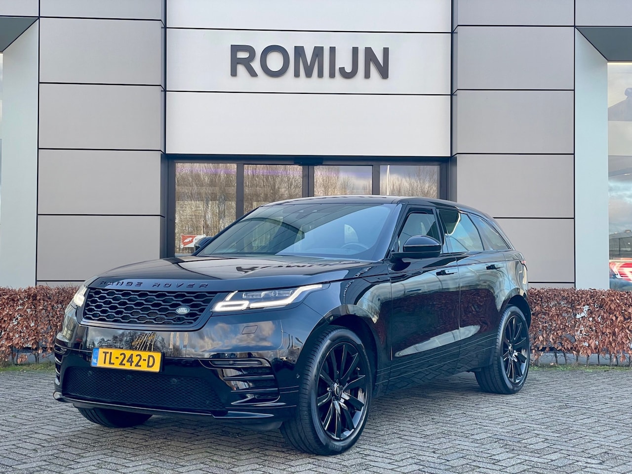 Land Rover Range Rover Velar - P300 AWD 300PK R-Dynamic SE Luchtvering - AutoWereld.nl