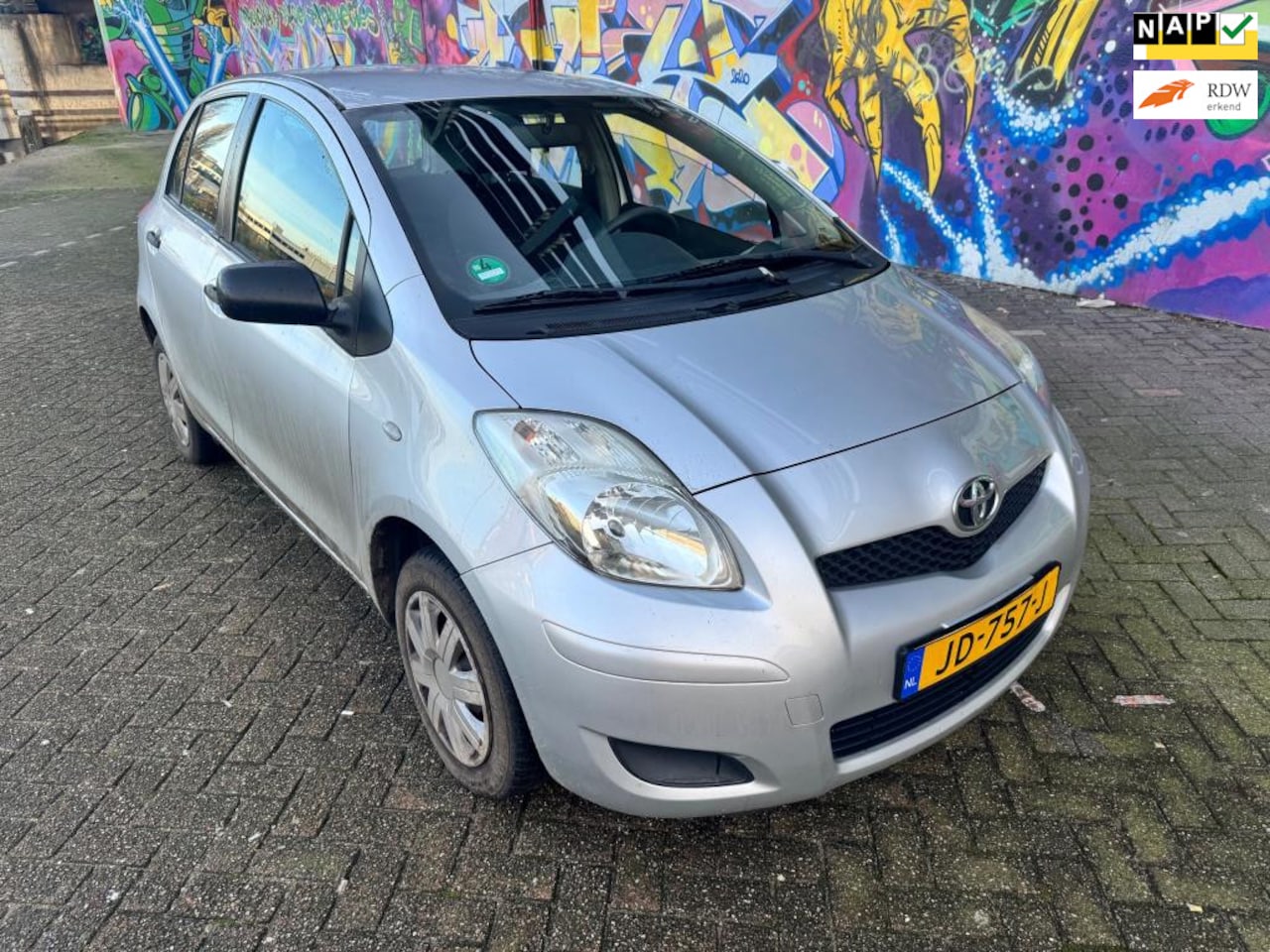 Toyota Yaris - 1.3 VVTi Comfort Limited 5 deuren airco elektrische ramen cv stereo nette auto van 2010 - AutoWereld.nl