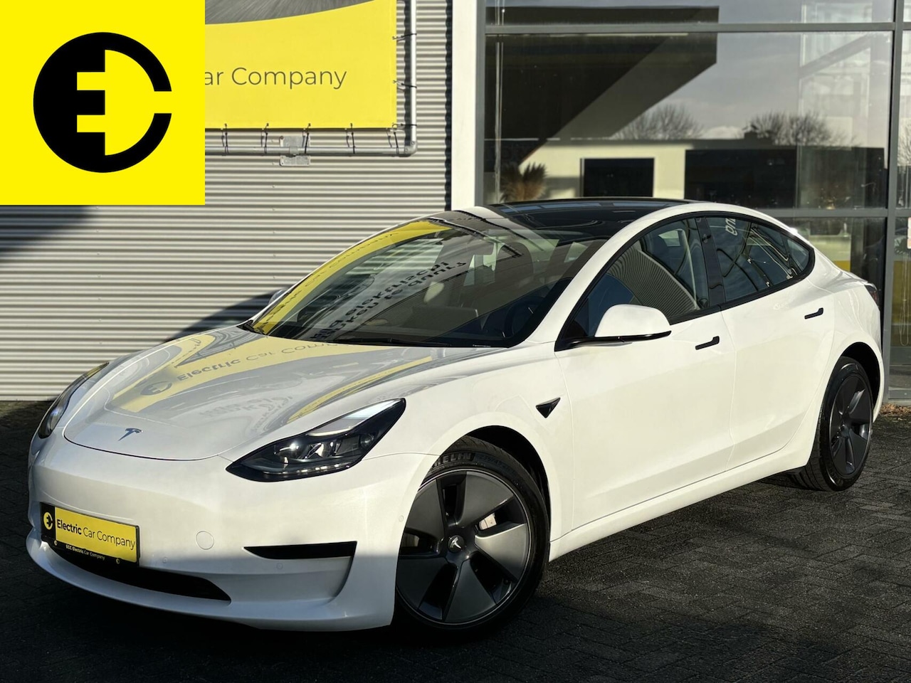 Tesla Model 3 - Standard RWD Plus 60 kWh| Pano | Autopilot | warmtepomp - AutoWereld.nl