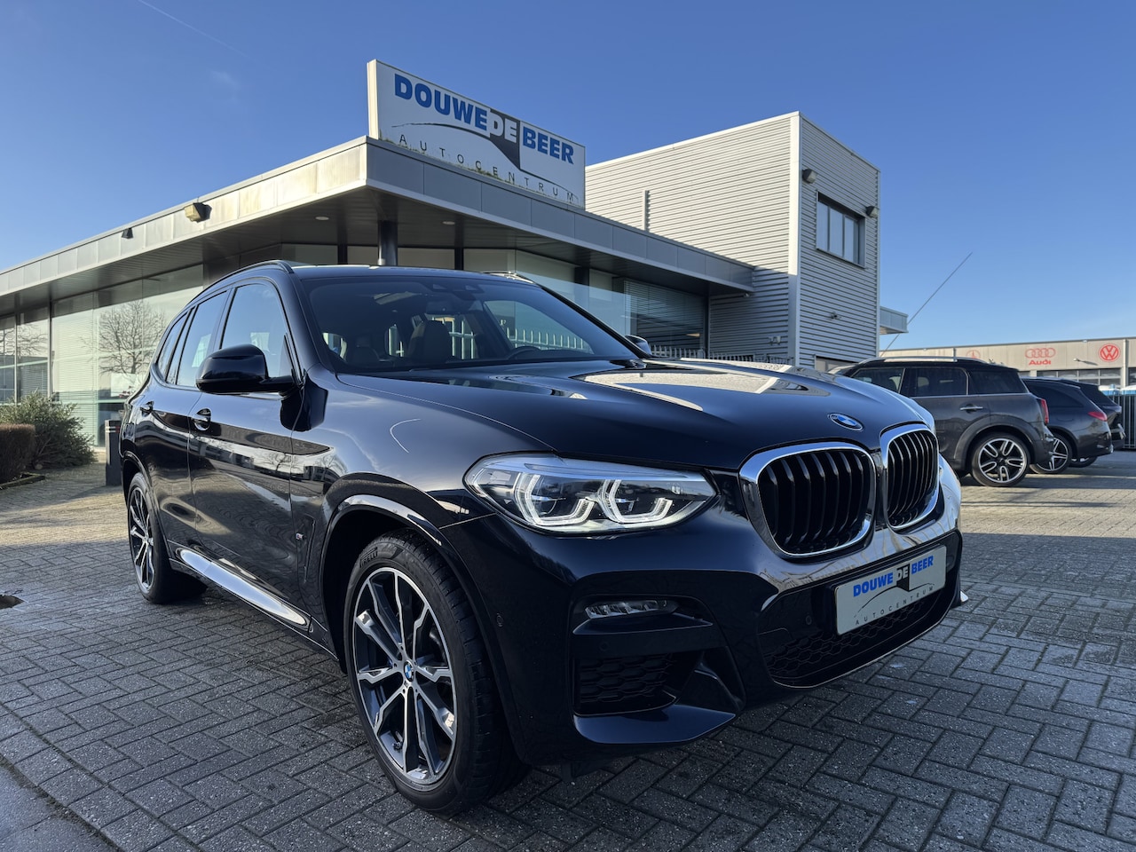 BMW X3 - xDrive30e M sport shadow line, Harman Kardon, Digitaal dasboard , pano dak. - AutoWereld.nl