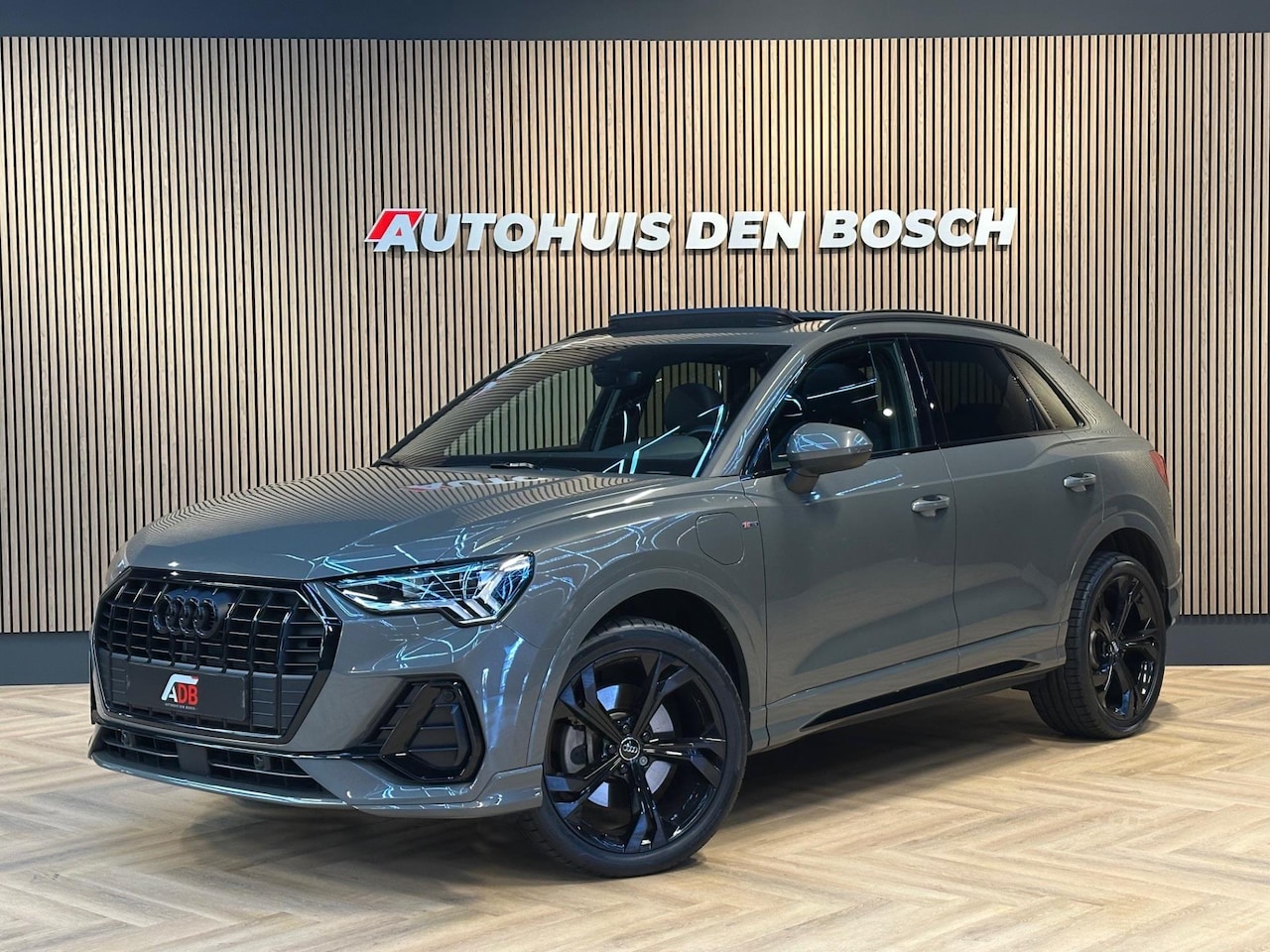 Audi Q3 - 45 TFSI e S Line 245PK - Panodak - Navi - Trekhaak - AutoWereld.nl