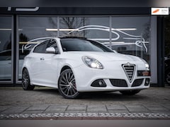 Alfa Romeo Giulietta - 1.4 T Distinctive|Automaat|Schuif/kantel|Cruise|Navi|Leder|PDC|Sport