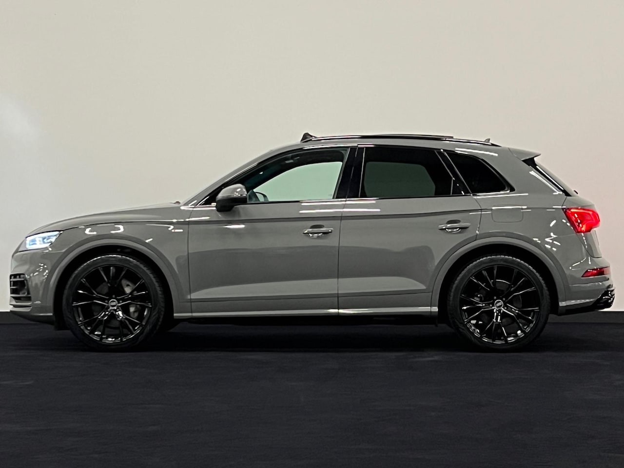 Audi SQ5 - 3.0 TFSI quattro ACC Pano Luchtvering B&O Sfeer Black edition - AutoWereld.nl