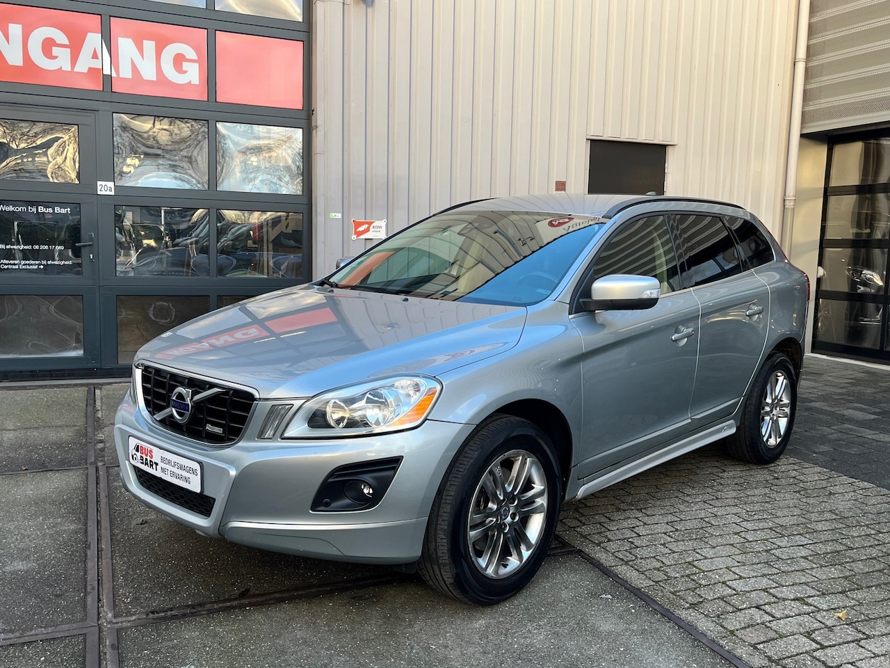 Volvo XC60 - 2.4D AWD 163PK|Navi|Camera|Cruise Control|Stoelverwarming|Trekhaak - AutoWereld.nl