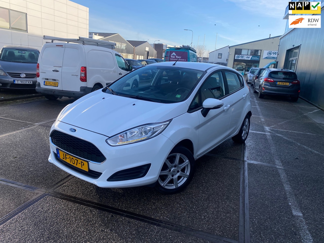 Ford Fiesta - 1.0 Style/5drs/nap/3e EIG/ dealeronderhouden/ 1jaar apk/ airco, navi/ parkeersensoren acht - AutoWereld.nl