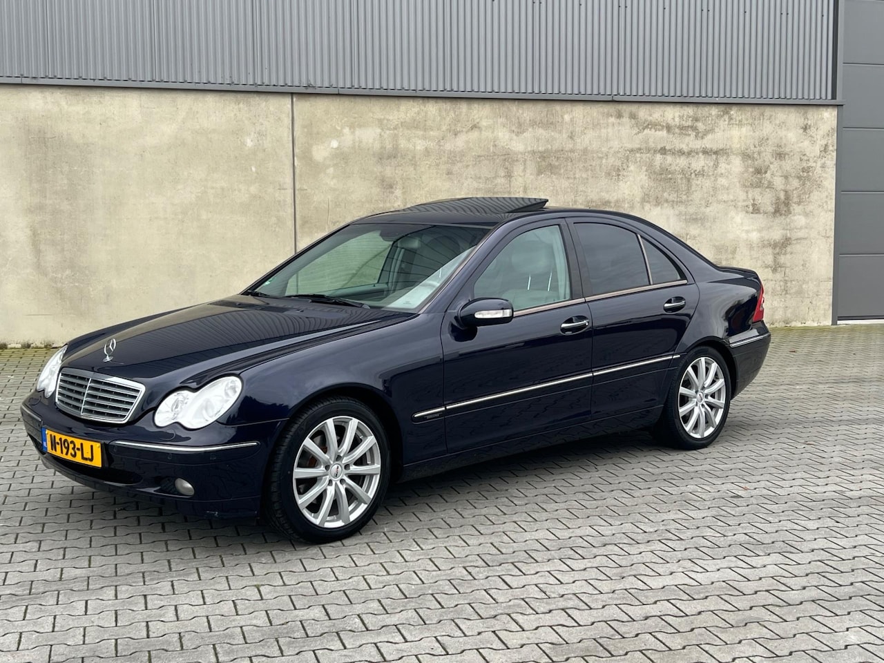 Mercedes-Benz C-klasse - 320 Elegance V6 XENON+LEDER+ELEKTRISCHE STUUR STOELEN+CRUISE+PDC+SCHUIFDAK+STOELVERWARMING - AutoWereld.nl