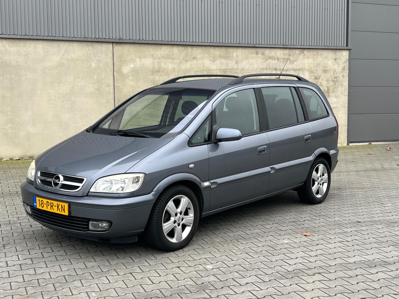 Opel Zafira - 2.2-16V Maxx 7 PERSOONS+APK 03-10-2025+CLIMATE AIRCO+NAVIGATIE+CRUISE CONTROL+TREKHAAK+VEL - AutoWereld.nl