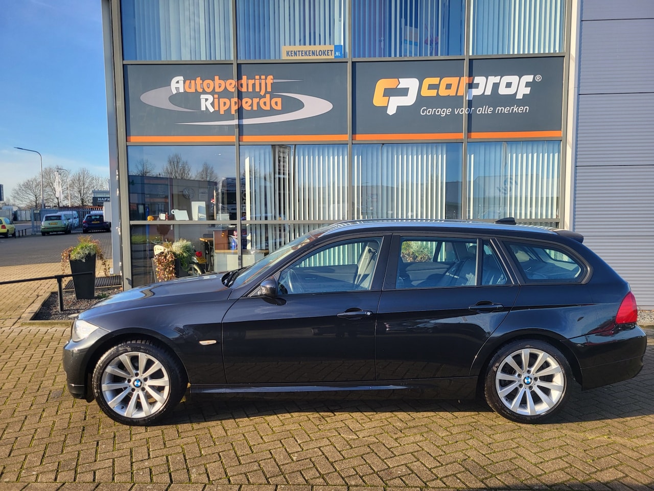 BMW 3-serie Touring - 320i High Executive 320i High Executive - AutoWereld.nl