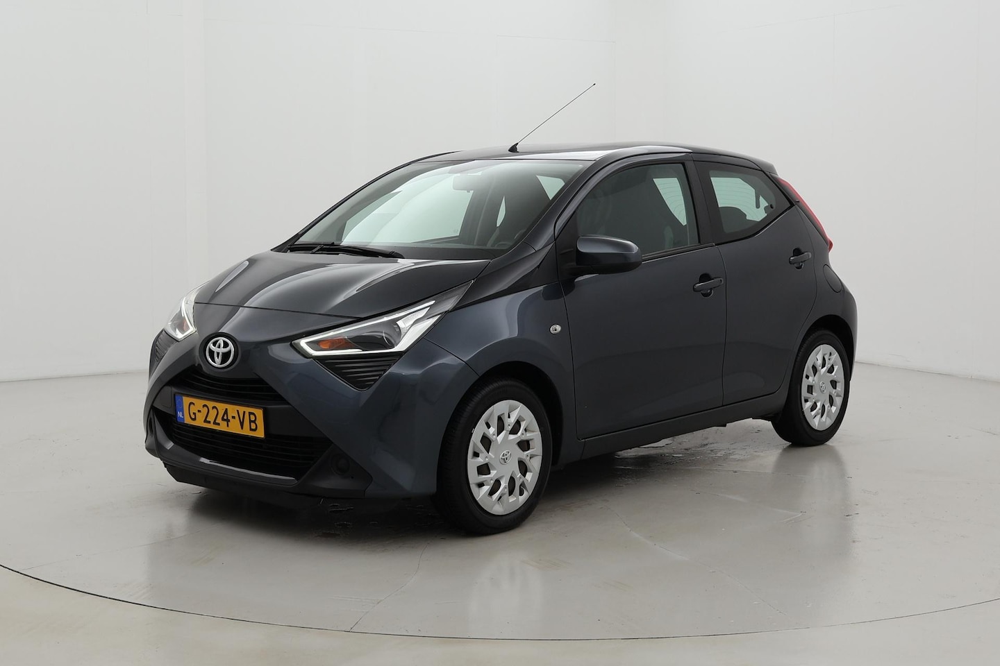 Toyota Aygo - 1.0 VVT-i x-play | Apple Carplay / Android Auto - AutoWereld.nl