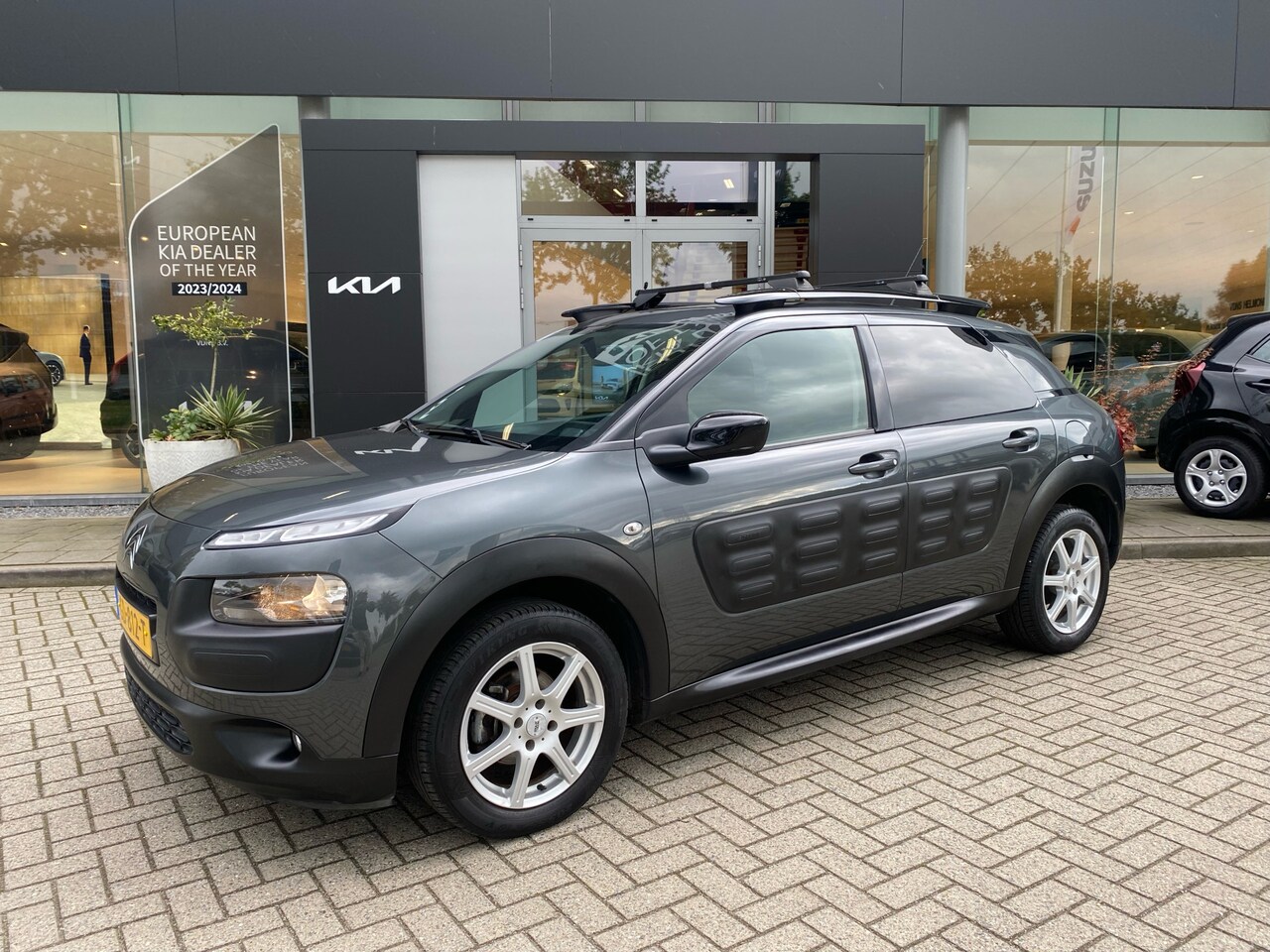 Citroën C4 Cactus - 1.2 e-VTi Feel trekhaak | Camera | Airco | Cruise | Info Jeroen 0492-588980 - AutoWereld.nl