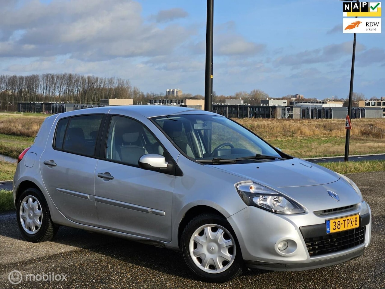 Renault Clio - 1.5 dCi Navi| Airco| Cruise| Parrot| Nap| Boekj - AutoWereld.nl